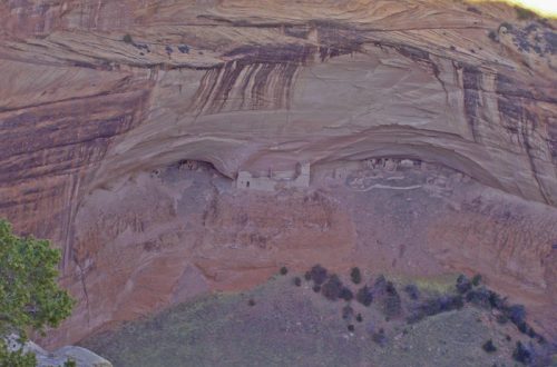 Mummy Cave Puebloan Ancestor site more than 2,000 years in Canyon de Chelly.